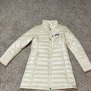 Patagonia Women's kind of yellow gold  spring Puffer Coat